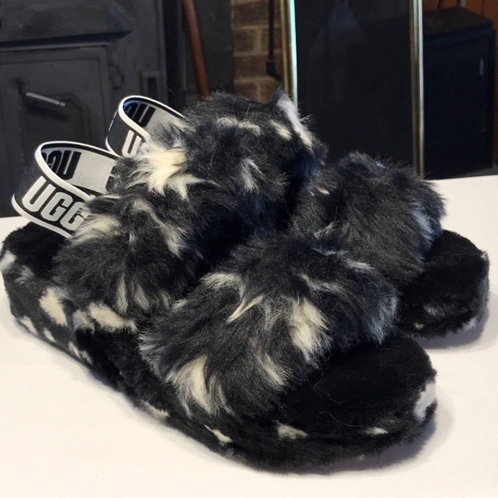 UGG FUR OH YEAH SLIPPERS/SANDALS! BRAND NEW! 🖤🤍